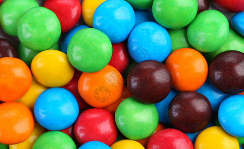 巧克力滴 有亮色糖果涂层背景图片