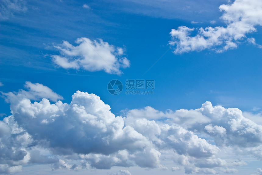 蓝天空白云天气阳光太阳晴天环境日光白色天际天空图片
