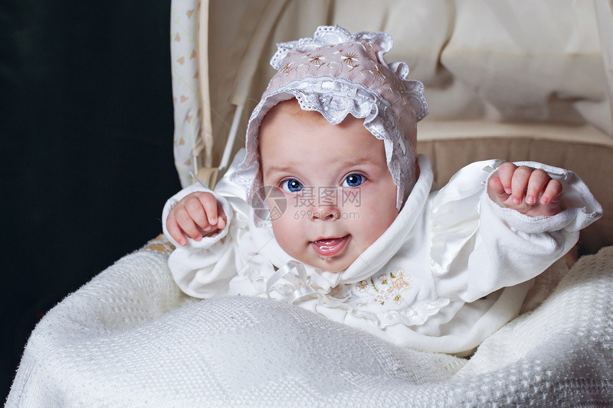 婴儿在摇篮中婴儿床工作室福利稻田发祥地头巾喜悦微笑眼睛乐趣图片