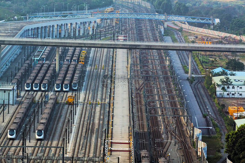 火车站车道车皮建筑学踪迹天空货运路口日落旅行铁路图片