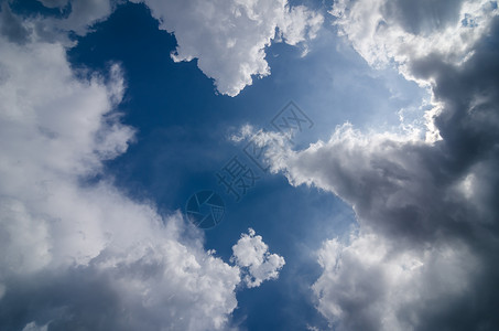 云云光天空白色蓝色场景臭氧环境射线阳光背景图片