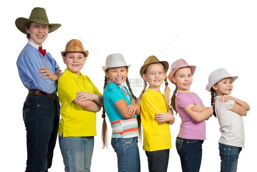 身戴帽子的连排儿童孩子友谊青少年喜悦幸福团队幼儿园快乐青年女性图片