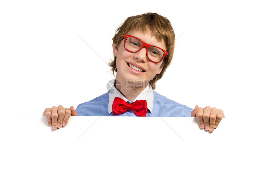 戴白标牌眼镜的男孩领带海报广告牌横幅男性手指幸福乐趣广告标语图片