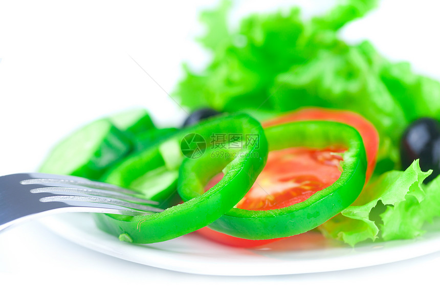 叉子 黑橄榄 小菜 番茄 黄瓜和胡椒草药蔬菜小吃盘子叶子食物饮食沙拉午餐图片