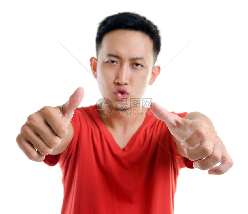 东南亚青年男子举起拇指图片