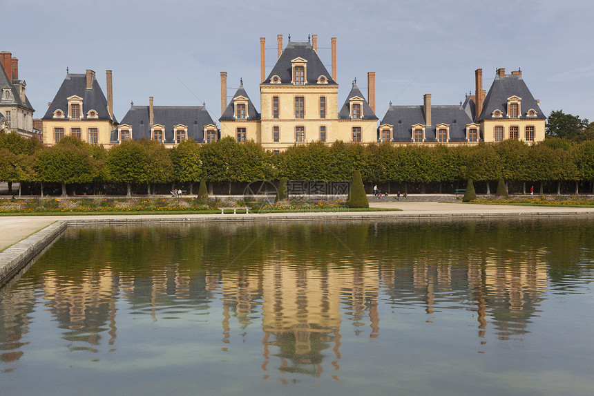 法国法国伊尔德法兰西的城堡花园建筑树木旅行池塘建筑学晴天旅游图片