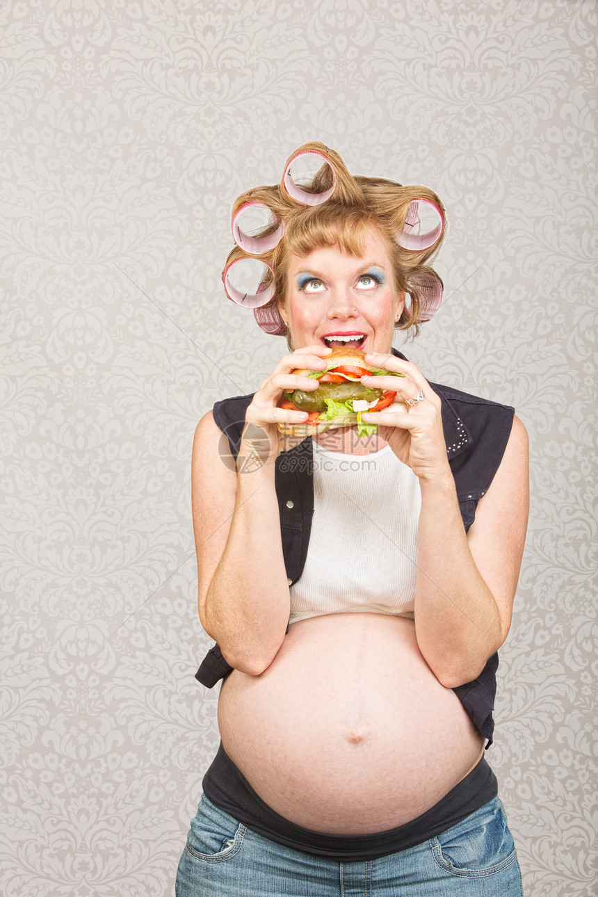 孕妇吃桑威奇牛仔裤婴儿母性父母化妆品乡下人怀孕背心母亲妈妈图片