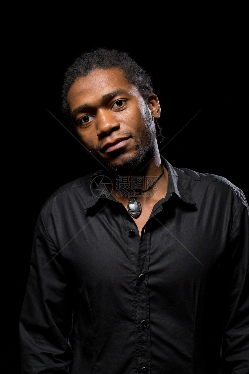 英俊非裔美国人的肖像男人成人黑色男性图片