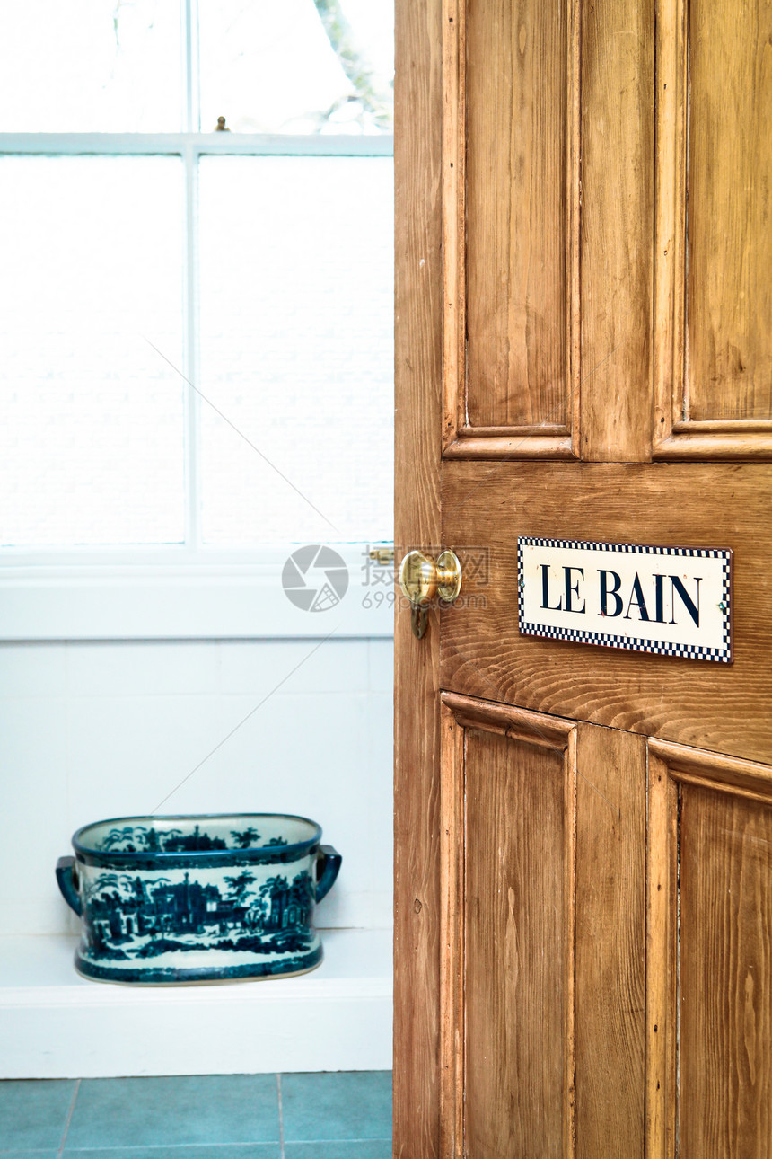 浴室门阴影入口房子房间住宅陶瓷小路金属金子制品图片
