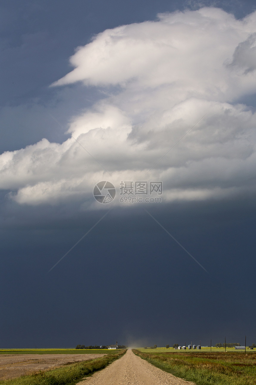 平原风暴云天气雷雨戏剧性危险天空风景草原图片