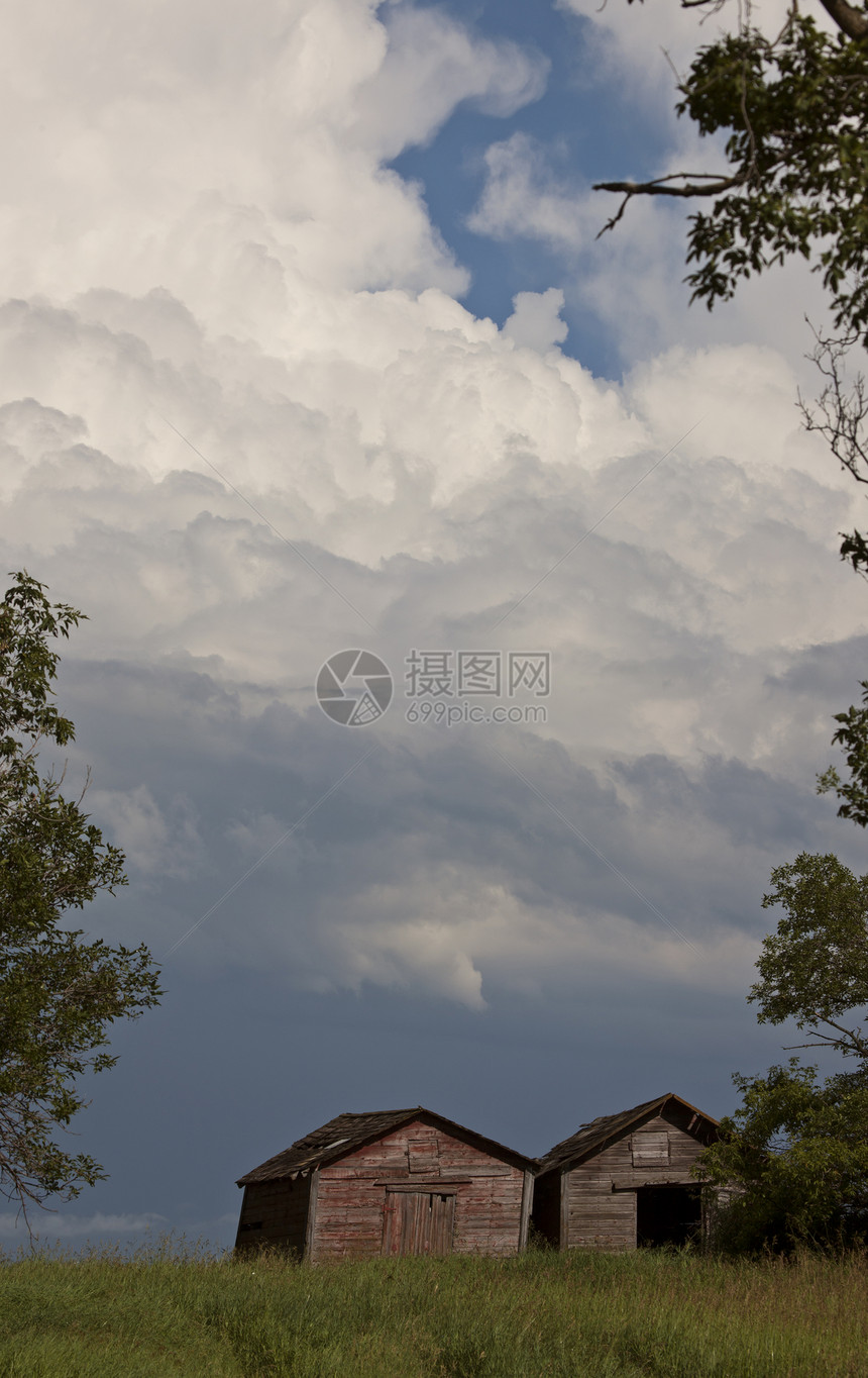 平原风暴云风景戏剧性草原危险天空天气雷雨图片