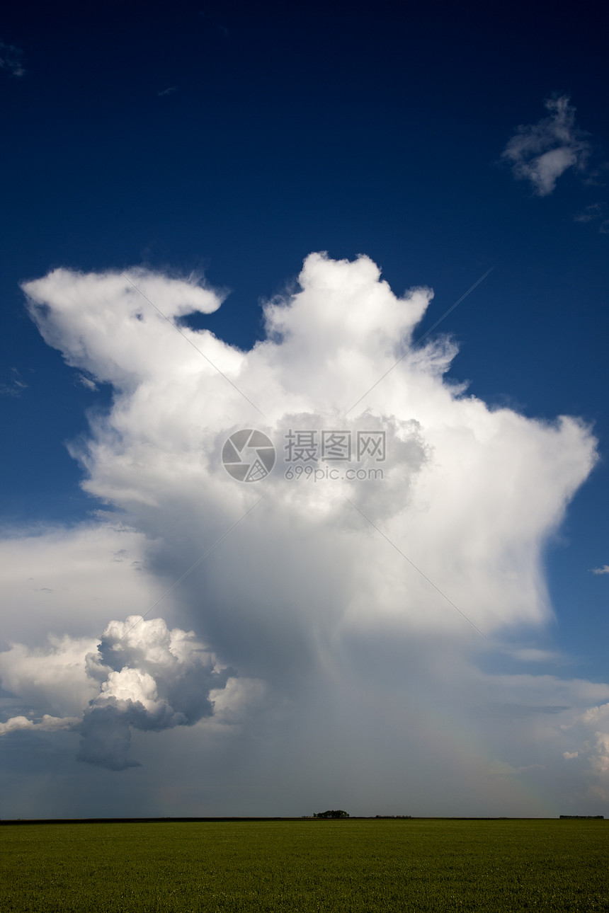 平原风暴云天空风景危险戏剧性雷雨天气草原图片