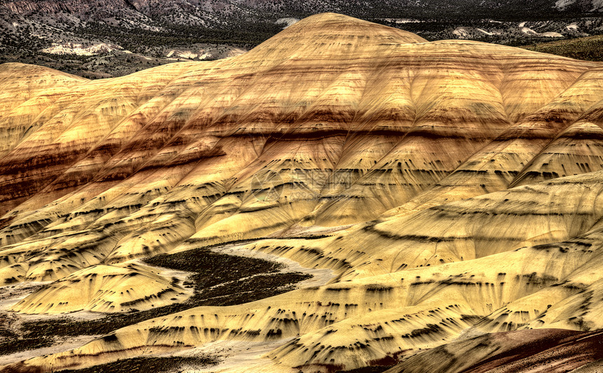 俄勒冈州沙漠刷子沉淀纪念碑火山编队丘陵干旱棕色图片