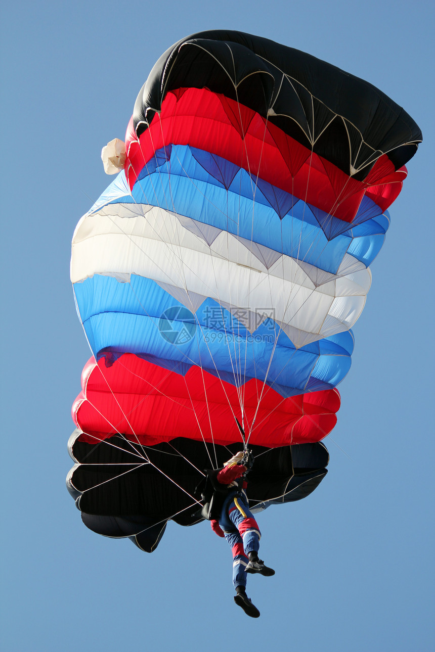 蓝天极端运动的空降员蓝色跳伞肾上腺素乐趣娱乐行动爱好空气伞兵航班图片