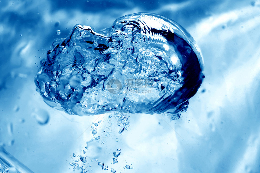 水泡宏观气泡液体水滴流动蓝色玻璃海洋瓶子卫生图片