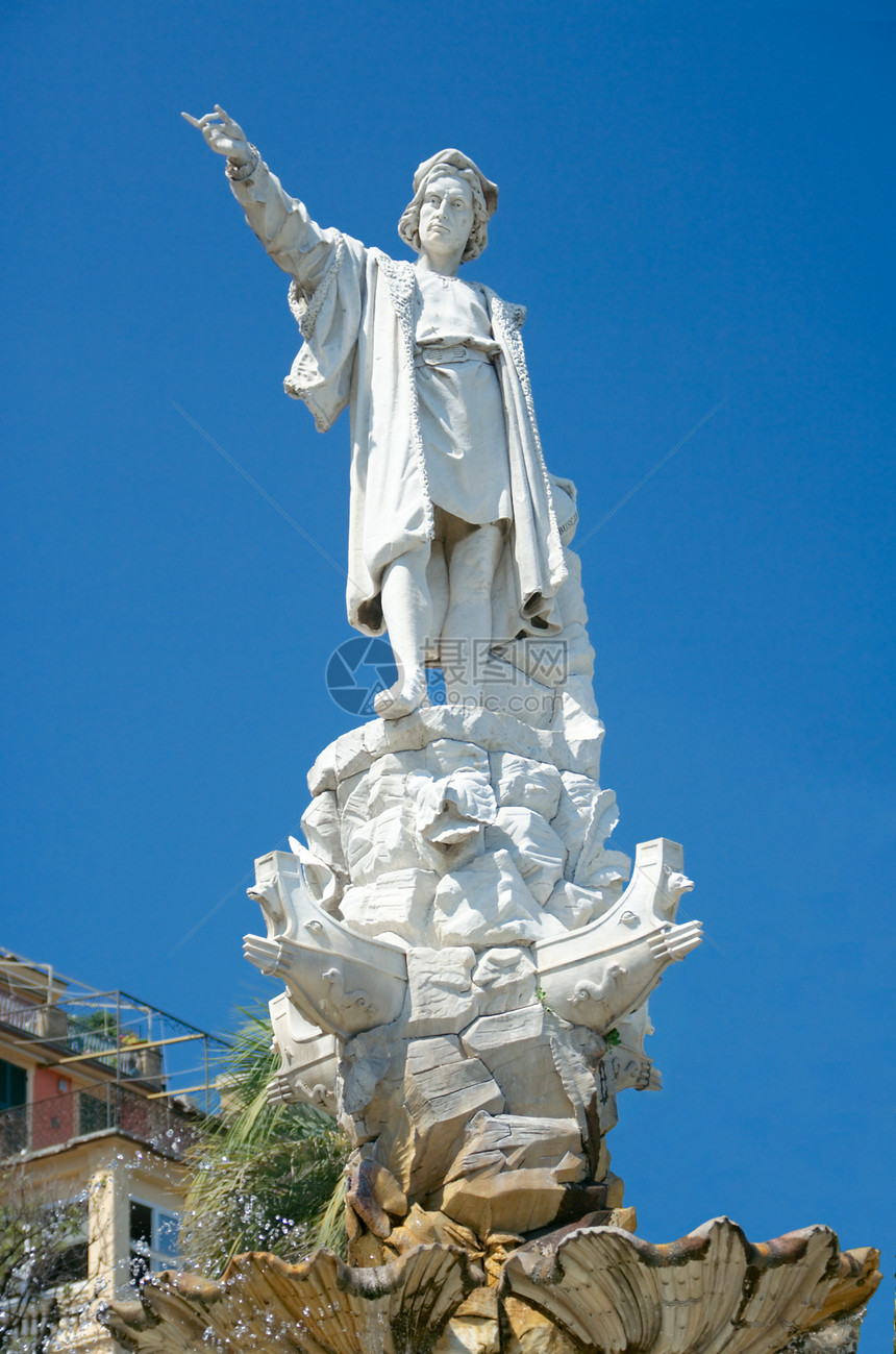 意大利圣玛格丽塔利古尔市克里斯托弗哥伦布纪念碑大理石蓝色雕塑天空地标图片