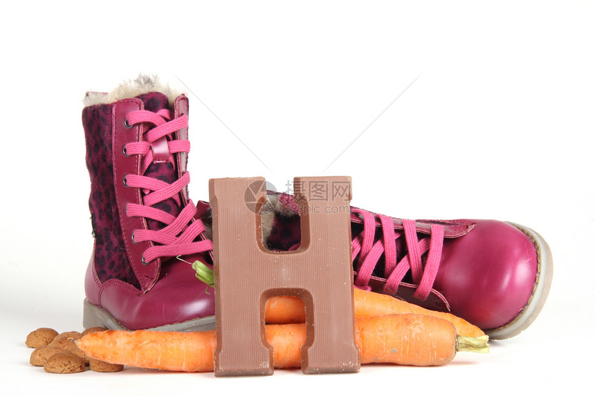 为Sinterklaas夜铺鞋胡椒饼干字母萝卜礼物孩子们展示缩写坚果孩子图片
