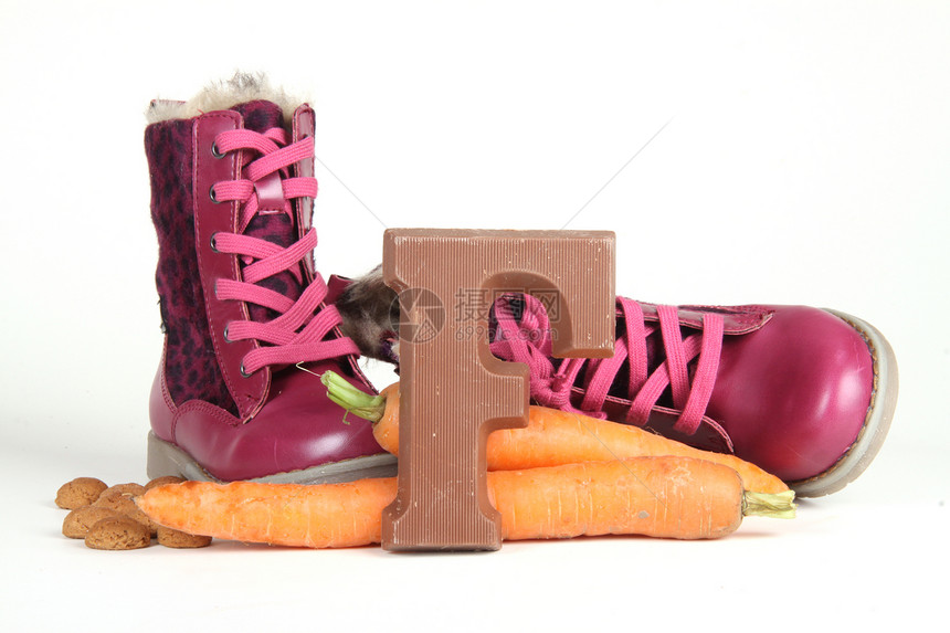 为Sinterklaas夜铺鞋糖果展示缩写孩子们礼物字母饼干胡椒萝卜坚果图片