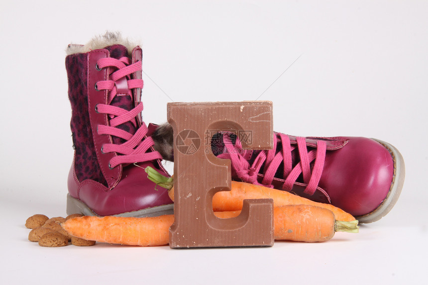 为Sinterklaas夜铺鞋坚果孩子字母孩子们糖果饼干礼物展示萝卜缩写图片