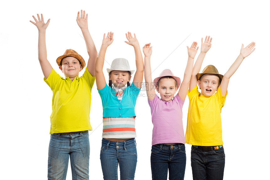 身戴帽子的连排儿童微笑青少年男生女孩友谊团队小学生孩子幼儿园喜悦图片