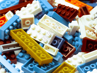 塑料玩具块蓝色白色黄色生长建筑学游戏绿色童年红色玩具背景图片