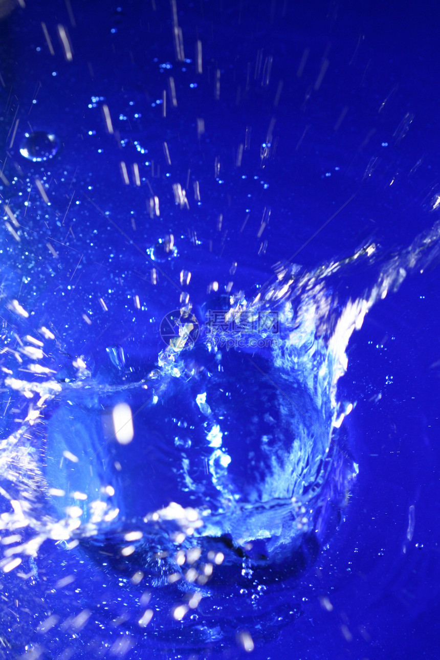 水喷水液体药品飞溅运动波纹蓝色气泡沸腾淡水图片