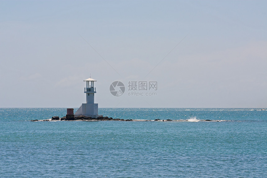 海上灯塔照片海景海浪热带蓝色天空图片