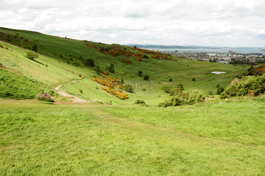 爱丁堡亚瑟座游客远足天空城市绿色地质学公园旅游爬坡小路图片