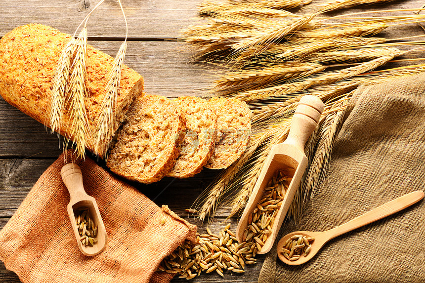 雷耶小溪和面包仍然活在木木本底木头农业烹饪小穗谷物桌子小麦粮食种子麻布图片