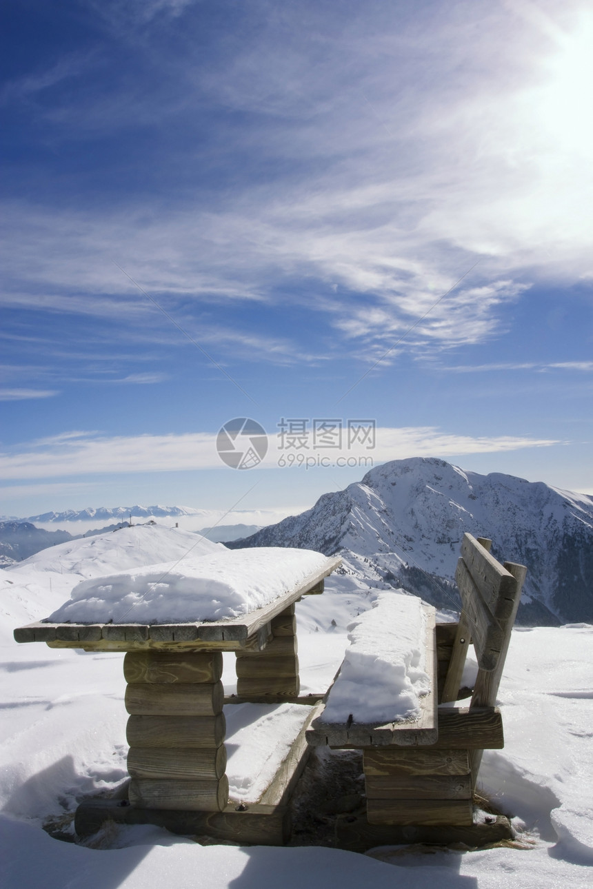 雪雪地貌桌子旅行滑雪阳光闲暇日出太阳日落长椅白色图片