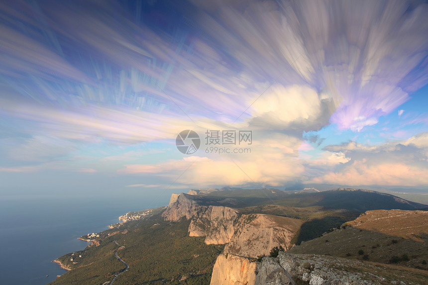 马尔德文-卡亚西山云的移动 克里米亚图片