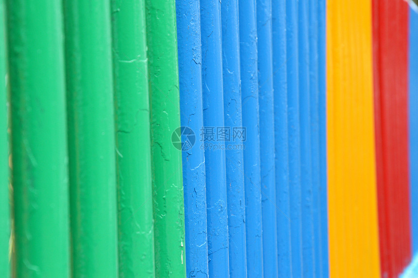 色彩多彩的围栏地面材料植物框架草地木材安全房子财产艺术图片