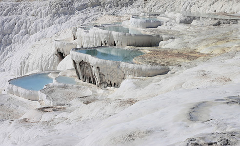 卡勒西土耳其希拉波利斯的帕穆卡勒自然湖泊游客火鸡青色石灰华岩石水池订金蓝色盆地石灰石背景