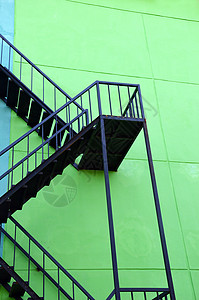 况应急楼梯栏杆住房城市脚步安全扶手街道救援金属阳台背景
