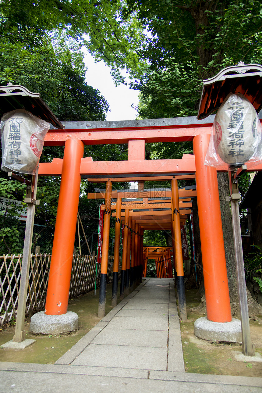 在去日本寺庙之前的红托里门图片