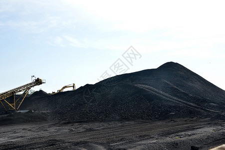 煤炭沙丘车轮矿物岩石企业天空矿石机械财富力量石头高清图片