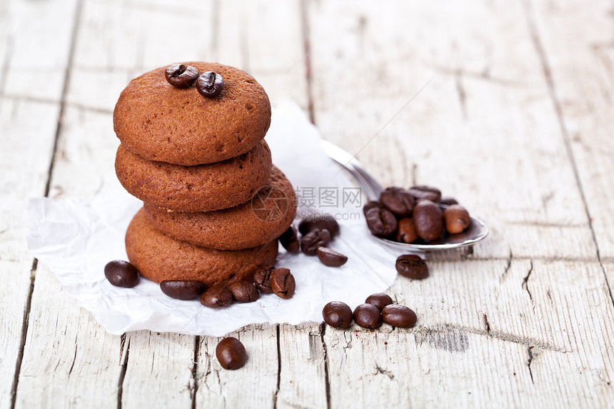 朱巧克力饼干和咖啡豆育肥小吃甜点食物巧克力勺子木头垃圾金属乡村图片
