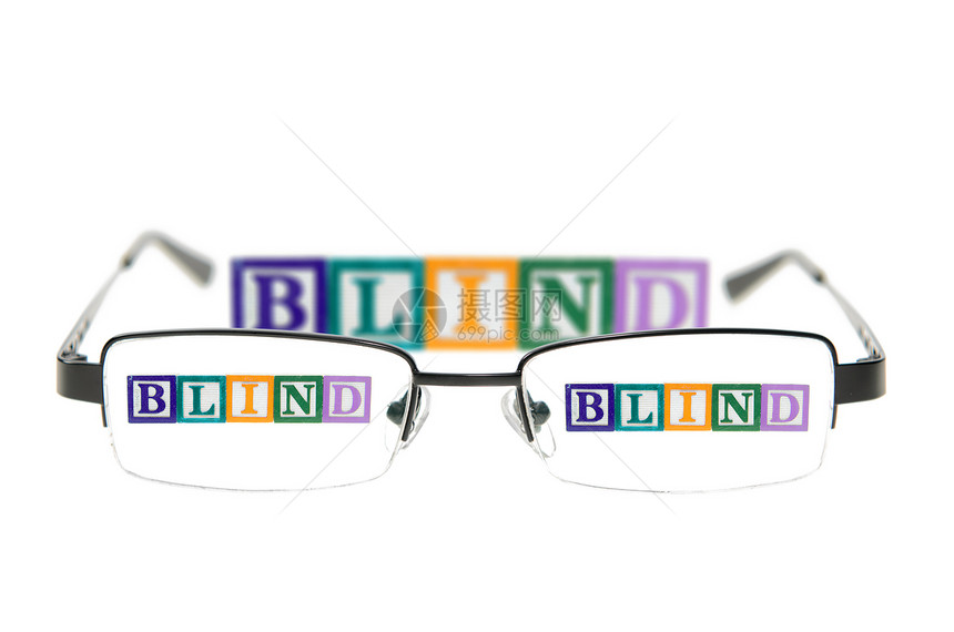 用一副眼镜盲写字母块 以盲拼方式拼写图片