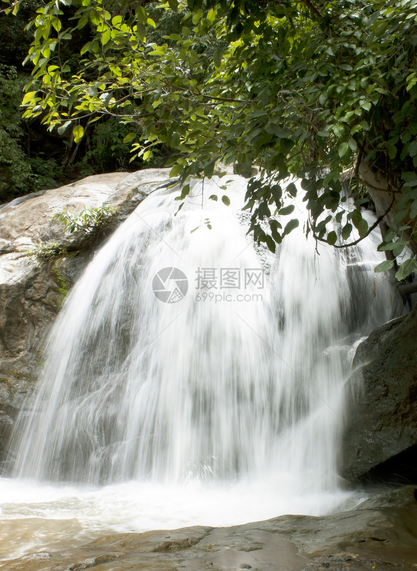 梅萨瀑布溪流环境苔藓岩石自来水运动风景水平接触水域图片