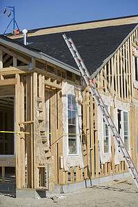 正在建造的新住房梯子房子建筑框架工地木头建筑学背景图片