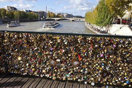 爱是桥梁从巴黎的上浏览背景