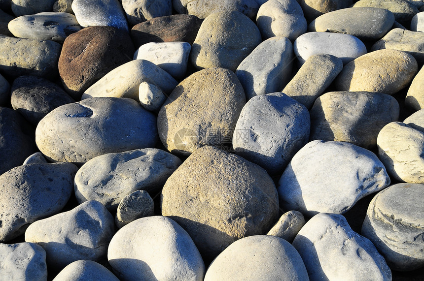 环状岩 由水平滑墙纸圆形白色海岸鹅卵石圆石岩石花岗岩海滩卵石图片