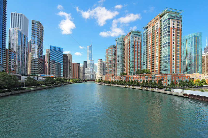 芝加哥的天线 伊利诺伊州商业晴天建筑物建筑学中心天际高楼摩天大楼城市游客图片