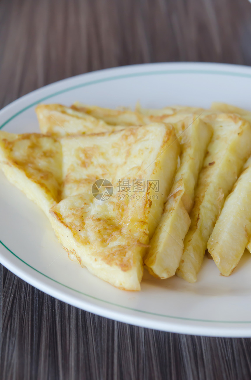 法式吐司棕色美食食物营养烹饪盘子黄油油炸黄色早餐图片