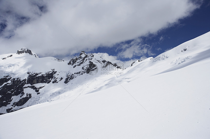 雪下的山峰地理顶峰地形风景图片