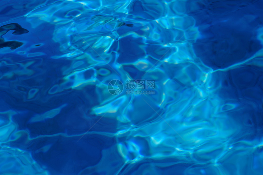 卷水水表面蓝蓝色抽象背景艺术材料插图宏观框架运动墙纸商业浅蓝色图片