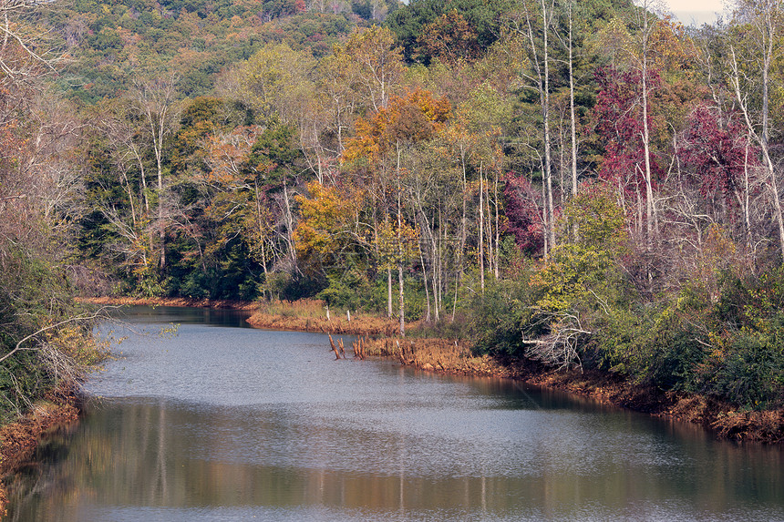 秋天的希瓦西河图片