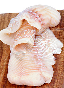 原鳕鱼木头生食鱼片棕色白鱼褐色砧板白色粉色摄影背景图片
