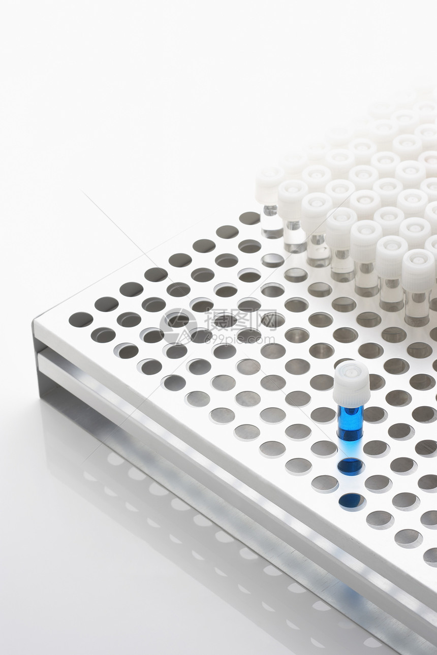 带空试管的蓝试管化学品奇数命令蓝色液体高架化学科学样本视图图片