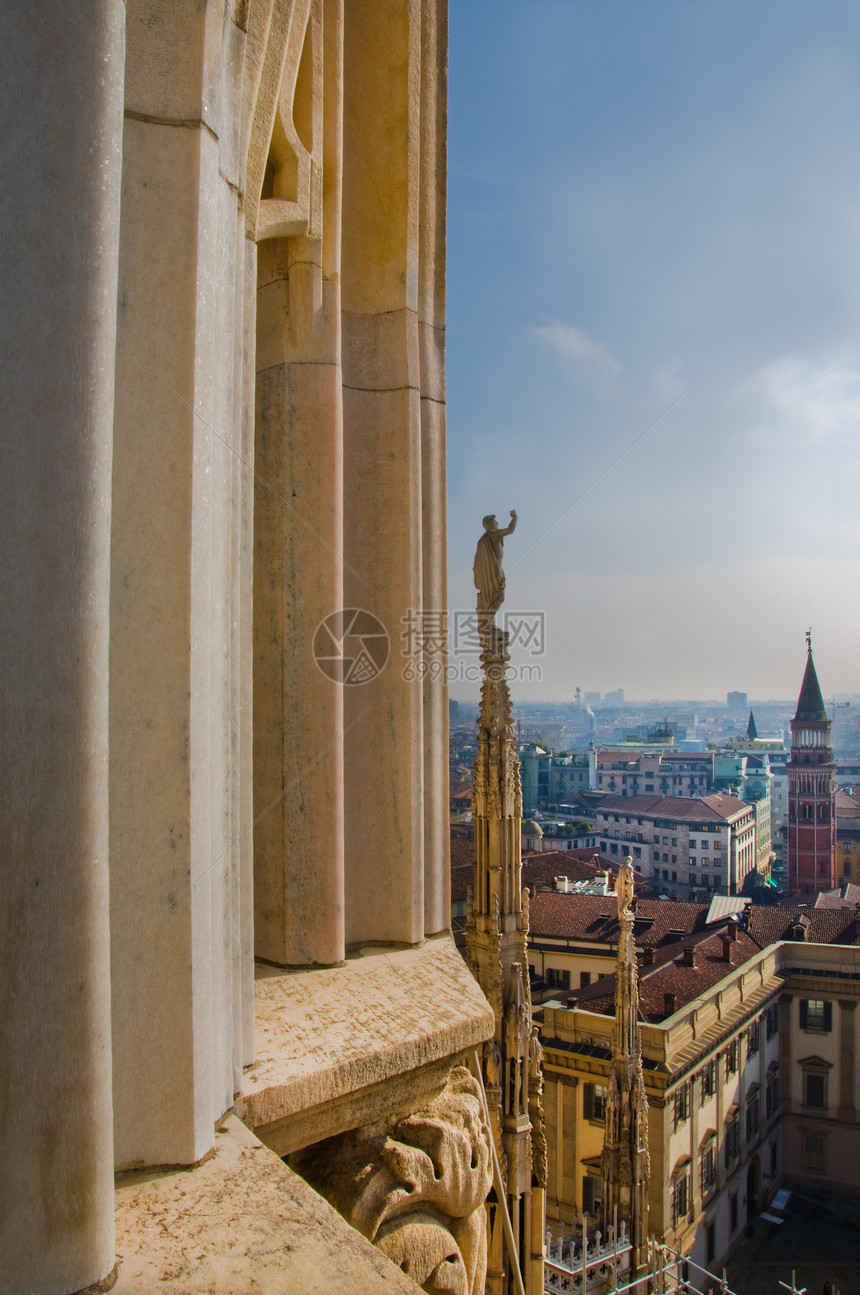 意大利Milan Duomo的详情古列雕像风景纪念碑城市艺术教会旅行全景建造图片